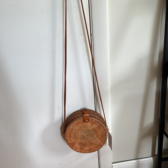 Straw 8” circle handbag - Picture 3 of 3
